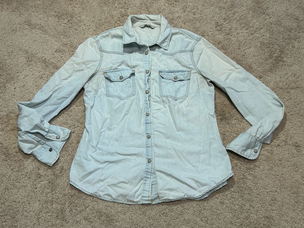 MNG Jeans Womens Shirt Size Medium Blue Light Wash Pearl Snap Casual