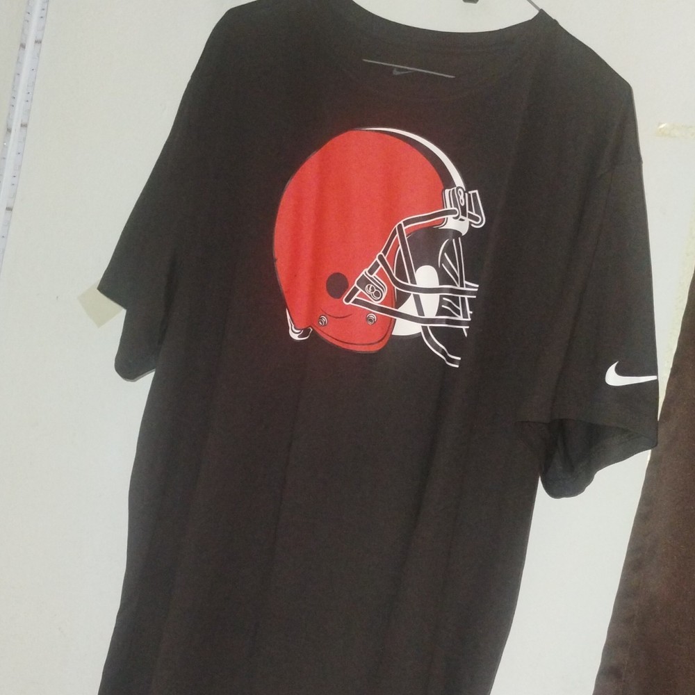 Nike Dri-FIT Cleveland Browns Helmet Graphic Mens XL Brown T-Shirt