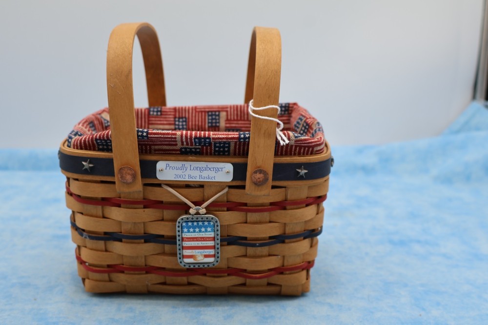 Longaberger 2002 Proudly Longaberger Bee Basket w/ Liner Protector & Tie-On