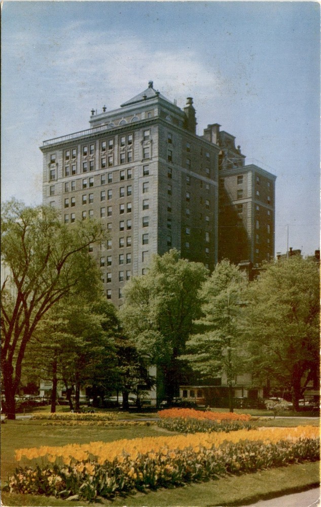 RITZ-CARLTON, Boston, Boston Garden, MIKE ROBERTS COLOR PRO Postcard
