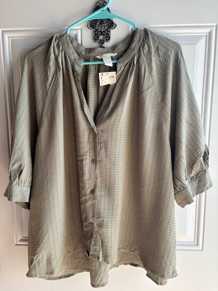 • H&M Green Button-Down Blouse Women’s Size Large