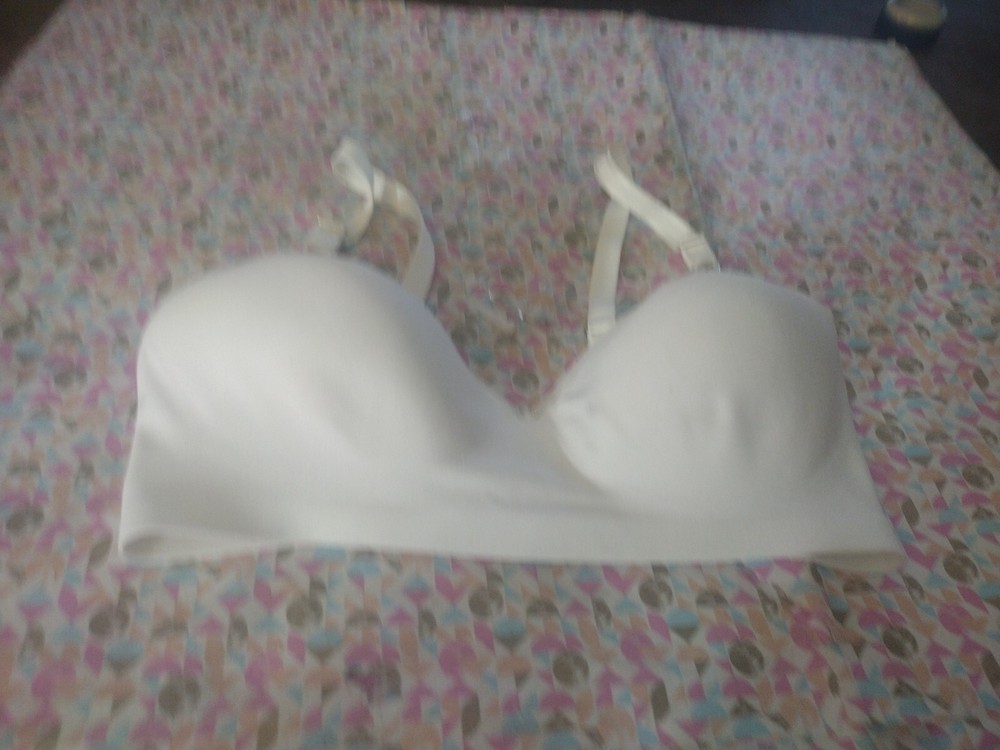 Women's Defective Bra Hanes Brand Size XL Wire Free.