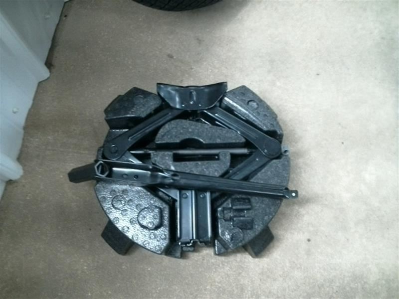 ESCAPE    2015 Jack 104536499 NO FOAM TRAY NO SPARE TIRE