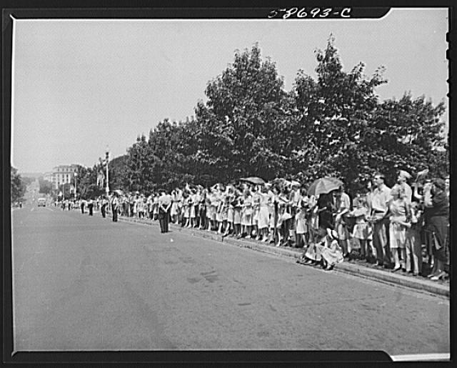 Photo:Washington DC 1940s Crowd Spectators Street Parade Trees