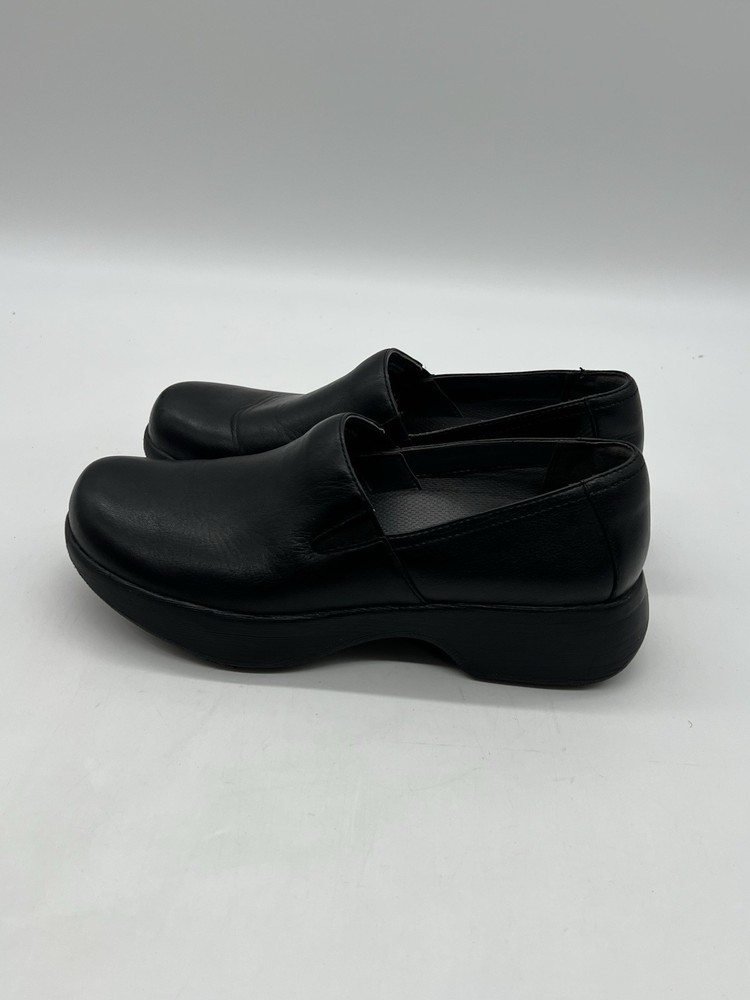 Dansko Winona Womens Size 38 US 7.5 Black Leather Slip Resistant Clogs Shoes.