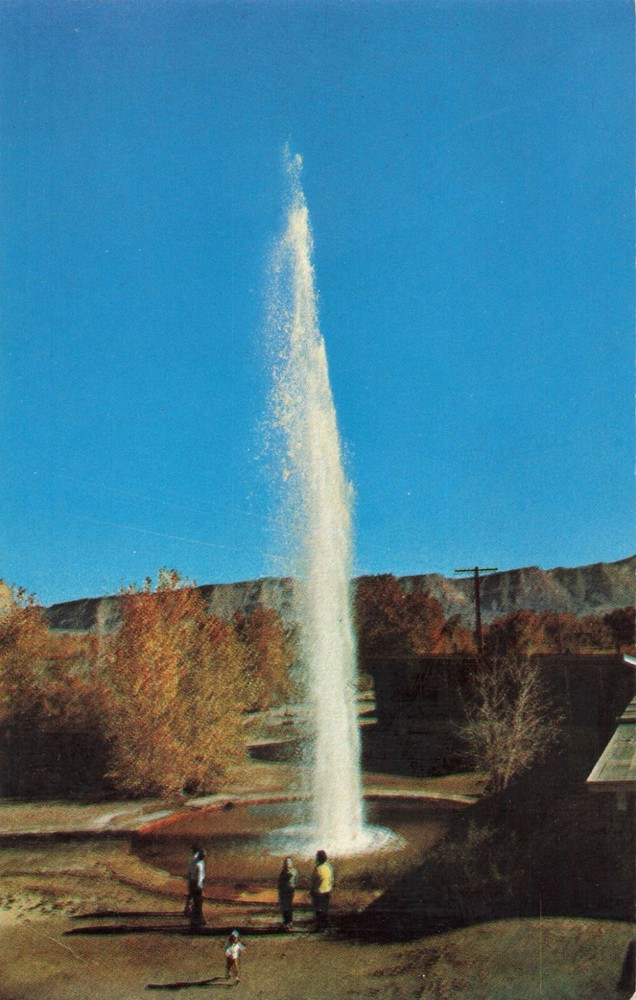 Woodside UT Utah, Roadside Geyser, Vintage Postcard