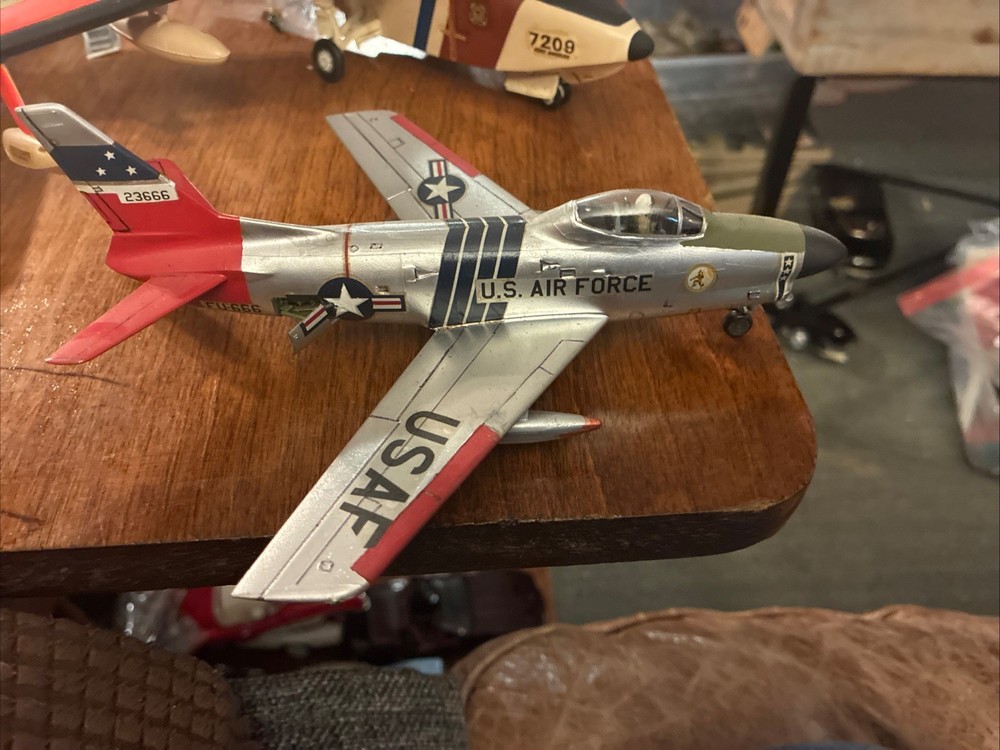 Vintage F-86 Sabre 1/72 Scale Built Model Airplane Kit