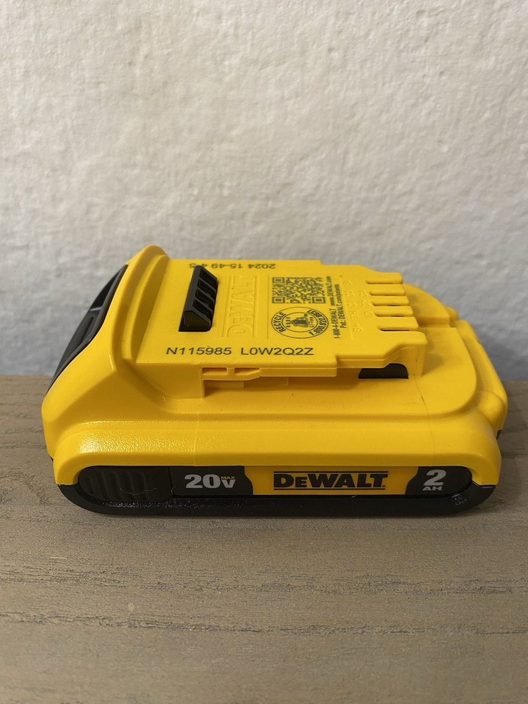 DEWALT DCB204 20V Max XR Lithium ion Battery Pack - Black/Yellow