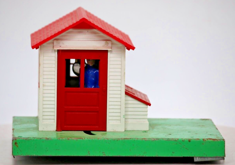 Lionel 145-17 Automatic Gateman Station Accessory Model Postwar Train B17-72