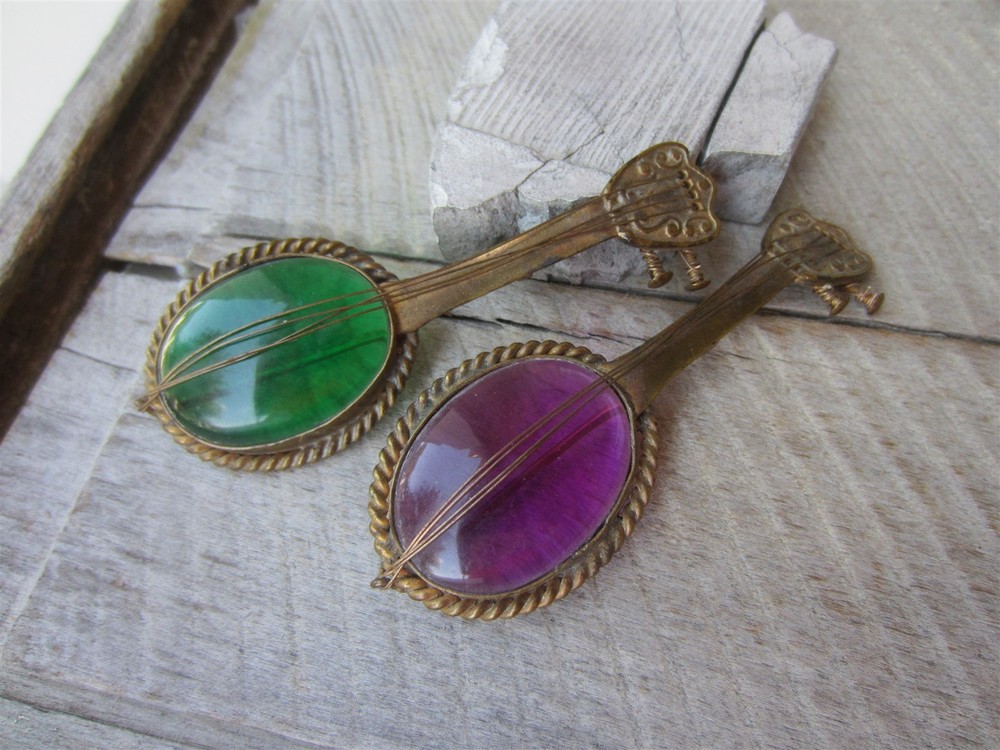 Vintage Mid Century Mandolin Lute JELLY BELLY Lucite Cabochon Pin Brooch Set