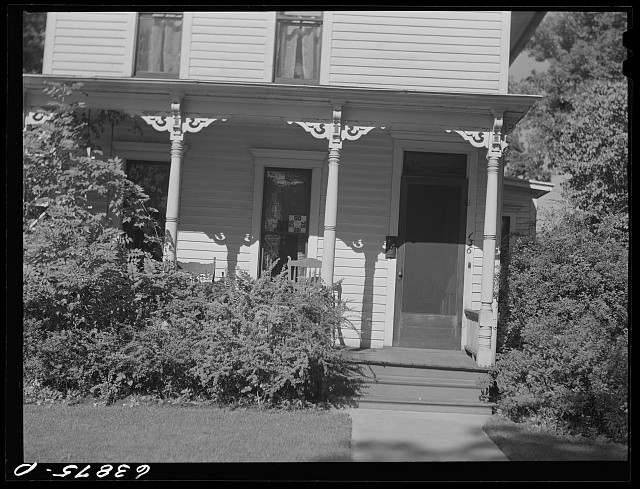 Photo:1930s Victorian House Porch Front Door Steps