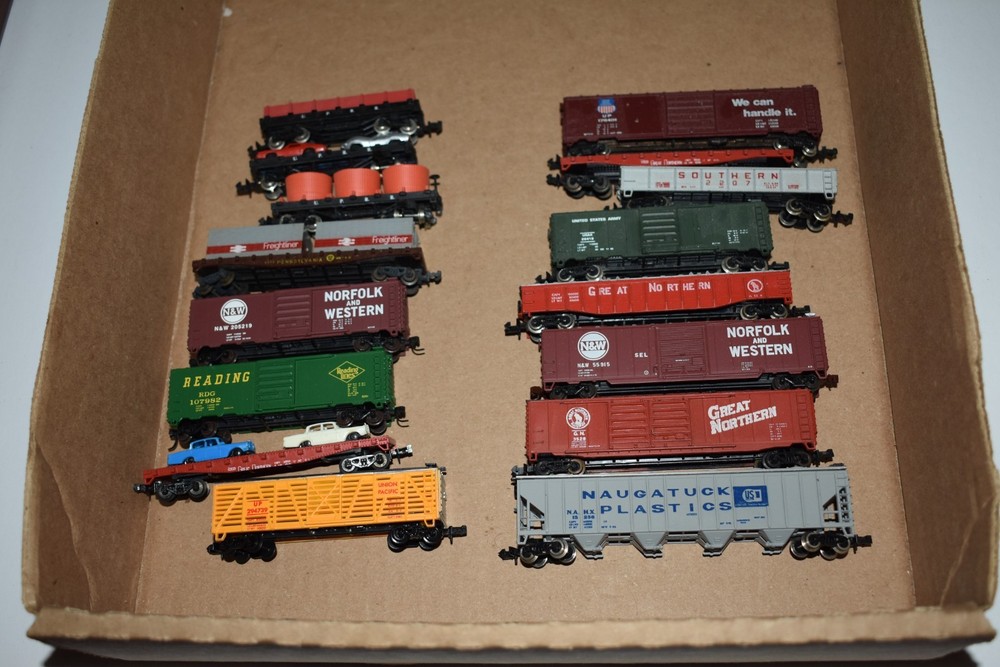 N Scale Set of 16 Assorted Rolling STock Boxcars, Hoppers, Flats C56944