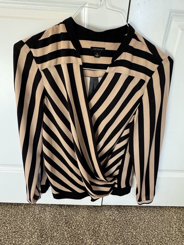 Ann Taylor Women’s Peach & Black Size 6 Blouse