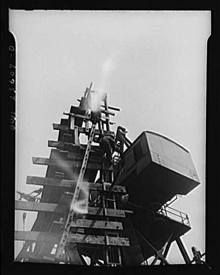 Photo:Industrial Structure 1900s Steel Framework Machinery