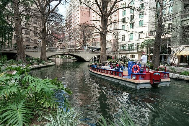 Photo:San Antonio Texas River Walk Tour Barge 2010s Downtown Cityscape