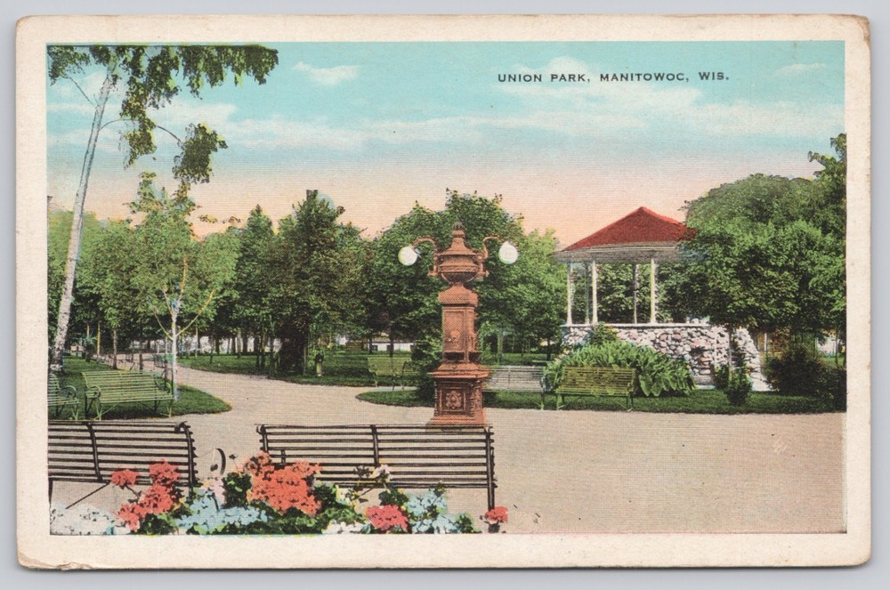 Manitowoc Wisconsin Union Park Fountain Bandstand White Border Postcard Unposted