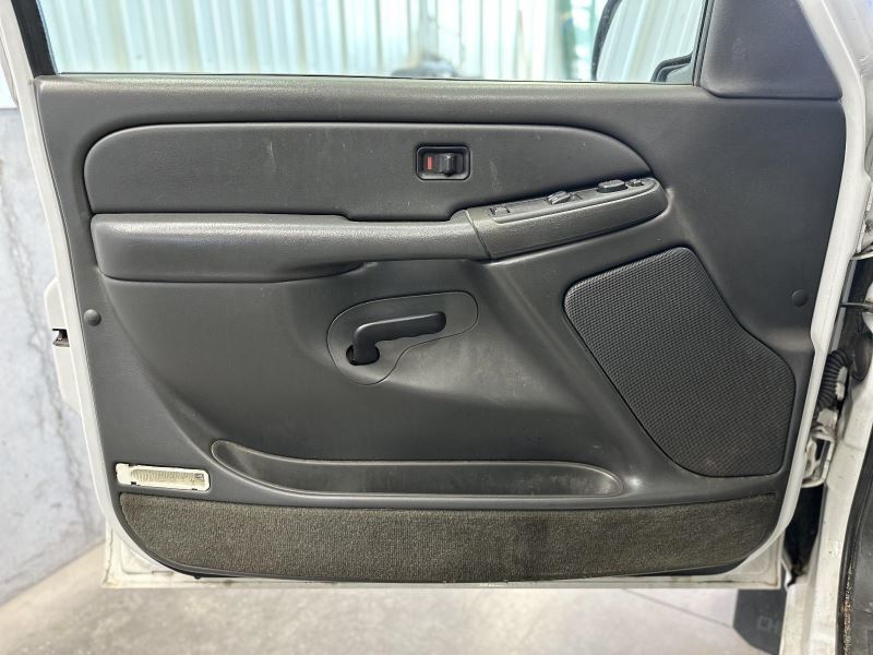 SILVRDO15 2005 Front Door Trim Panel 997646
