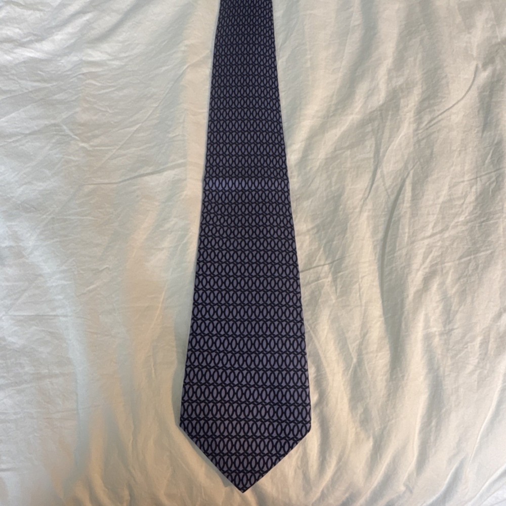 HERMÈS Men's Blue/Navy Geometric Pattern Woven Silk Pointed Tie Logo Accent