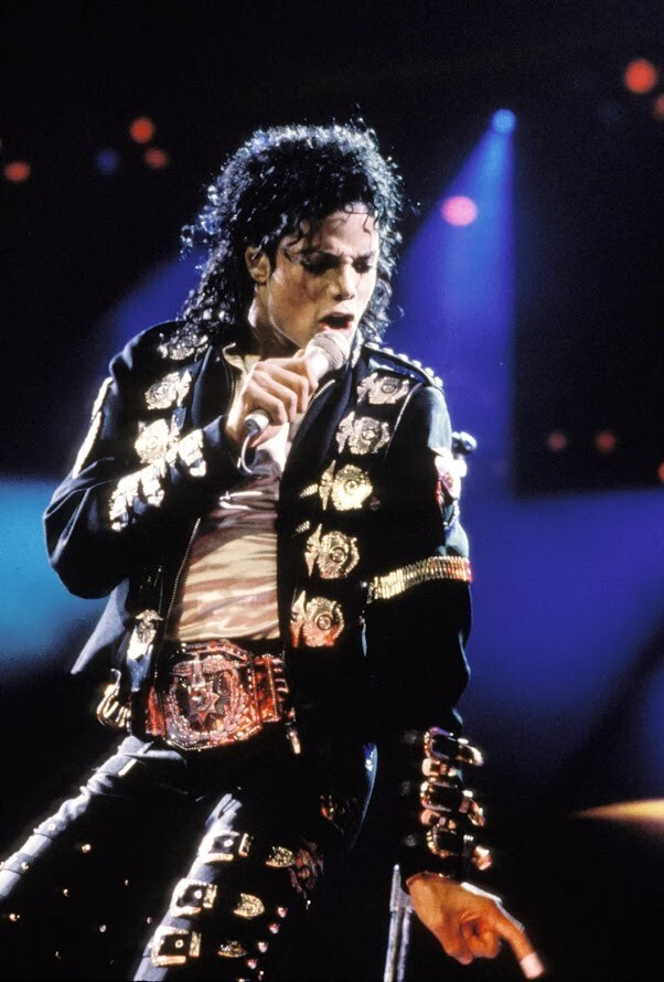 Michael Jackson Singing   8X10 CELEBRITY PHOTO   704964