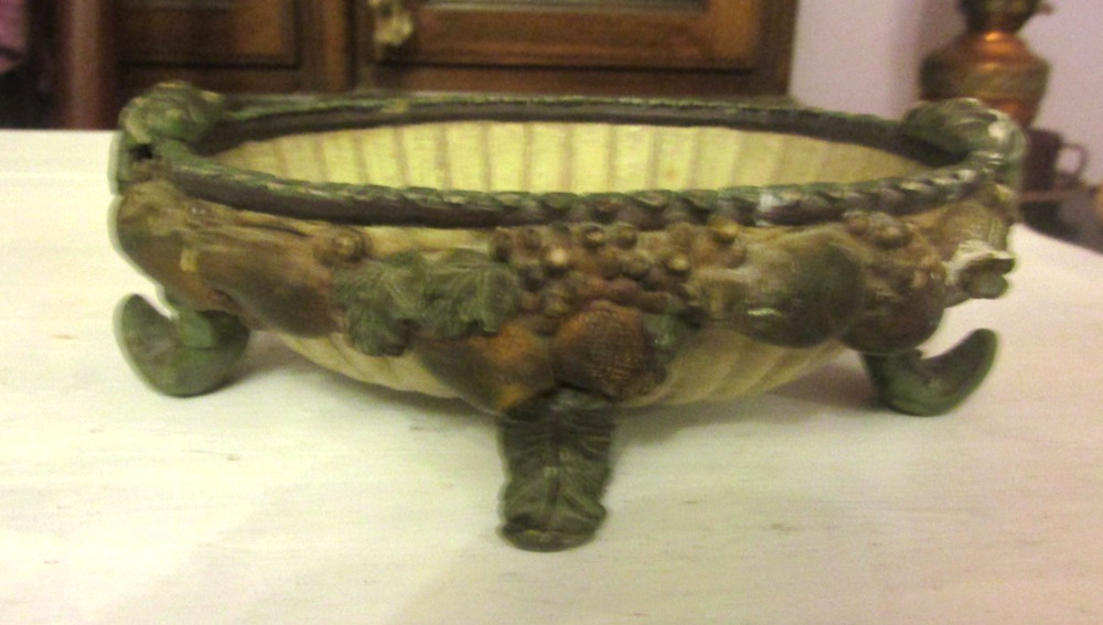 ~~  Vintage Ornate Footed SOAP DISH  ~~