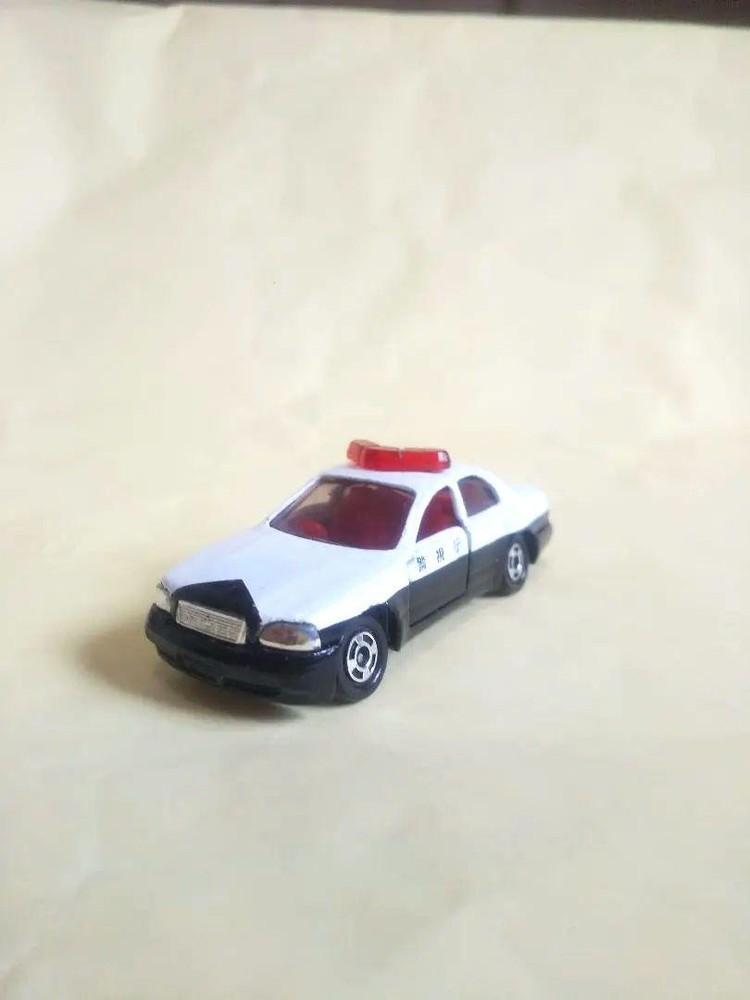 Coche de juguete Tomica Toyota Crown Majesta coche de policía/sin batería
