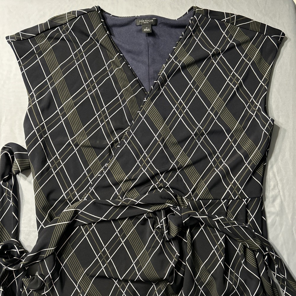 Ann Taylor Petites Women's Dress Size 6P Navy, Just Below the Waist, Lined