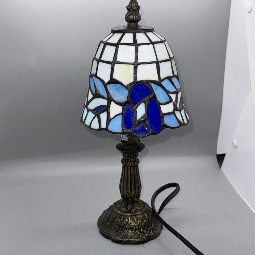 Mini Tiffany Style  Stained Glass Lamp With Blue And White Colors