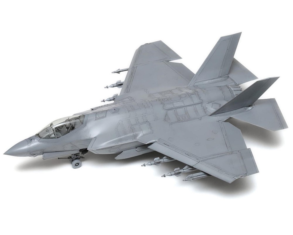Tamiya 1/48 Lockheed Martin F-35C Lightning II Model Kit TAM61127