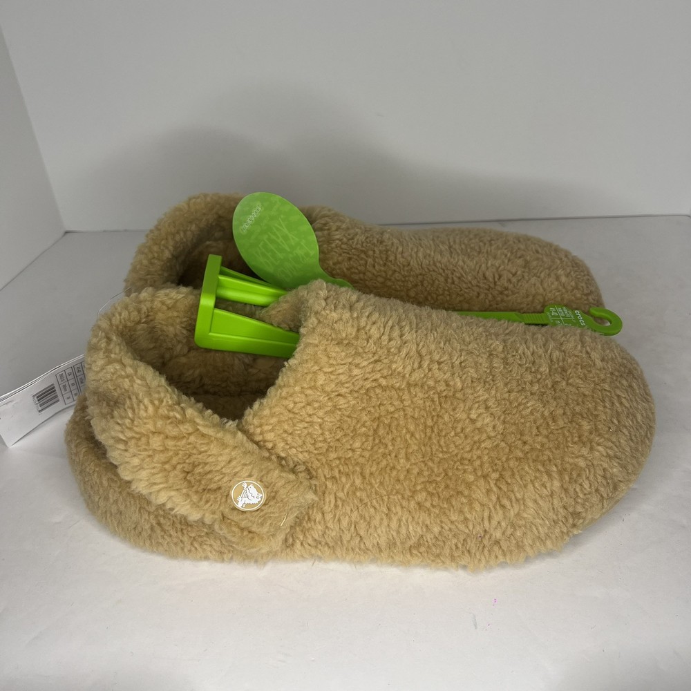 New CROCS Womens CLASSIC COZY SLIPPER 209386-209 WHEAT Men’s Size 8, women’s 10