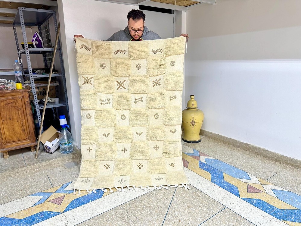 Moroccan Berber Wool Rug Color White Design Handmade Luxury Area Carpet Rug