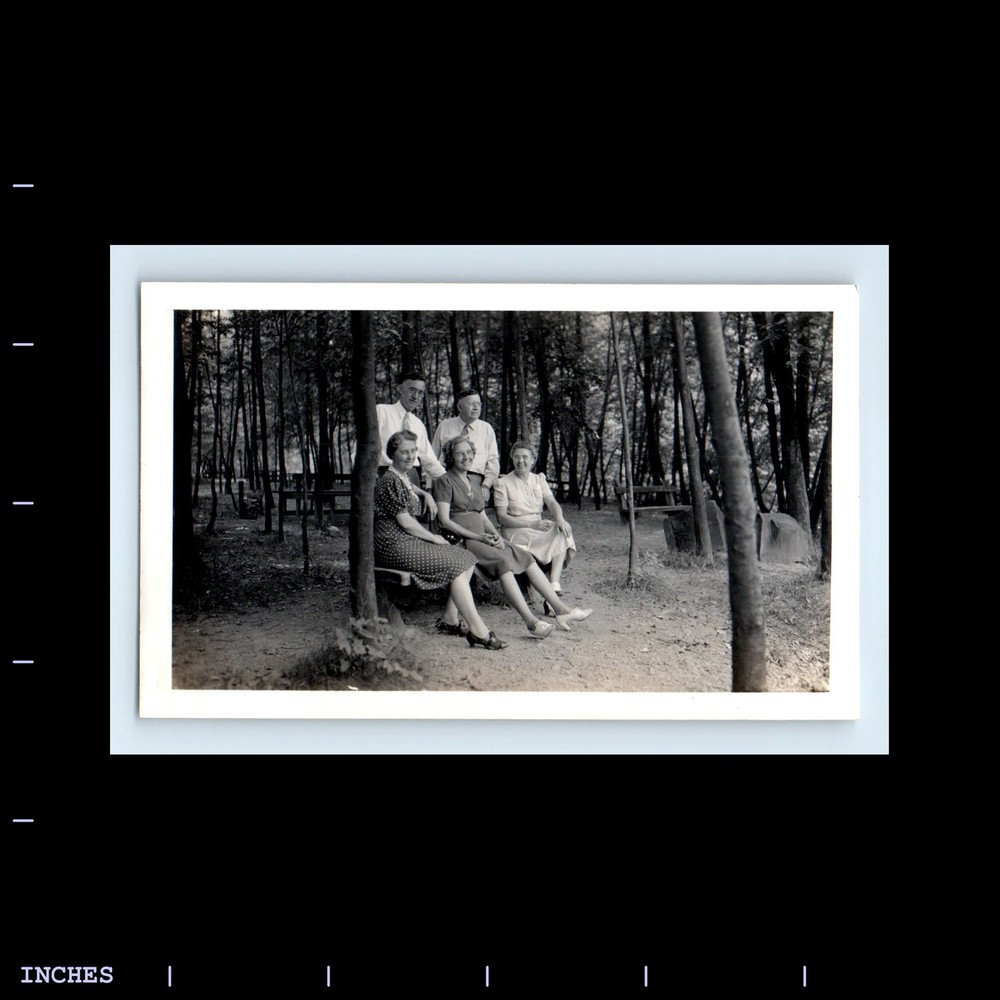 Old Vintage Photo MEN WOMEN SITTING IN PARK 1942