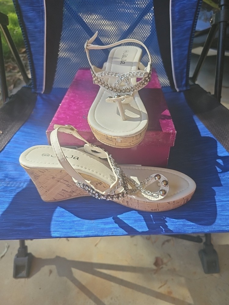 Women's New In Box Java Size 6 Whote Wedge Sandles