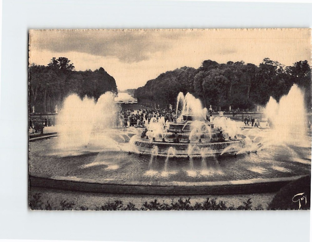 Postcard Le Bassin de Latone et les Grandes Eaux Versailles France