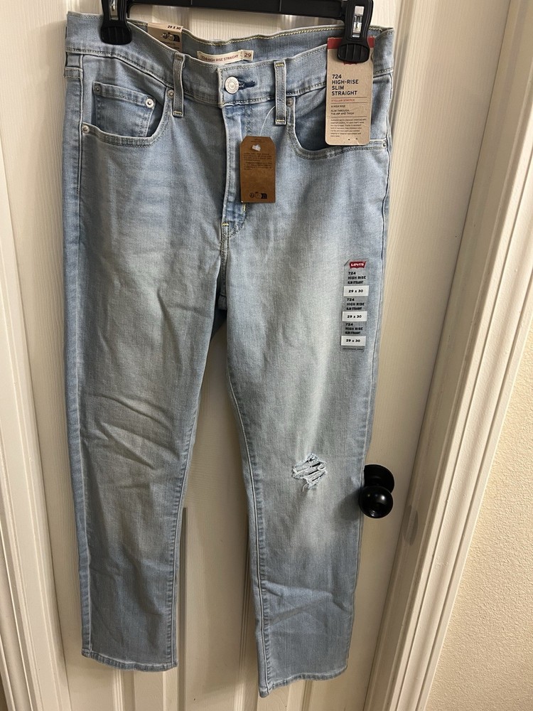 Levi’s High rise Slim Straight Women’s 29x30 Light Wash Distressed NWT