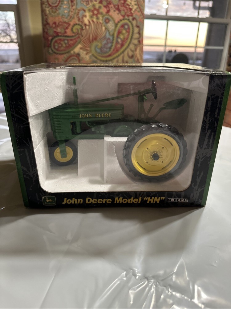 2000 Ertl Collector's Edition 'John Deere Model HN Tractor diecast 15033A NIB