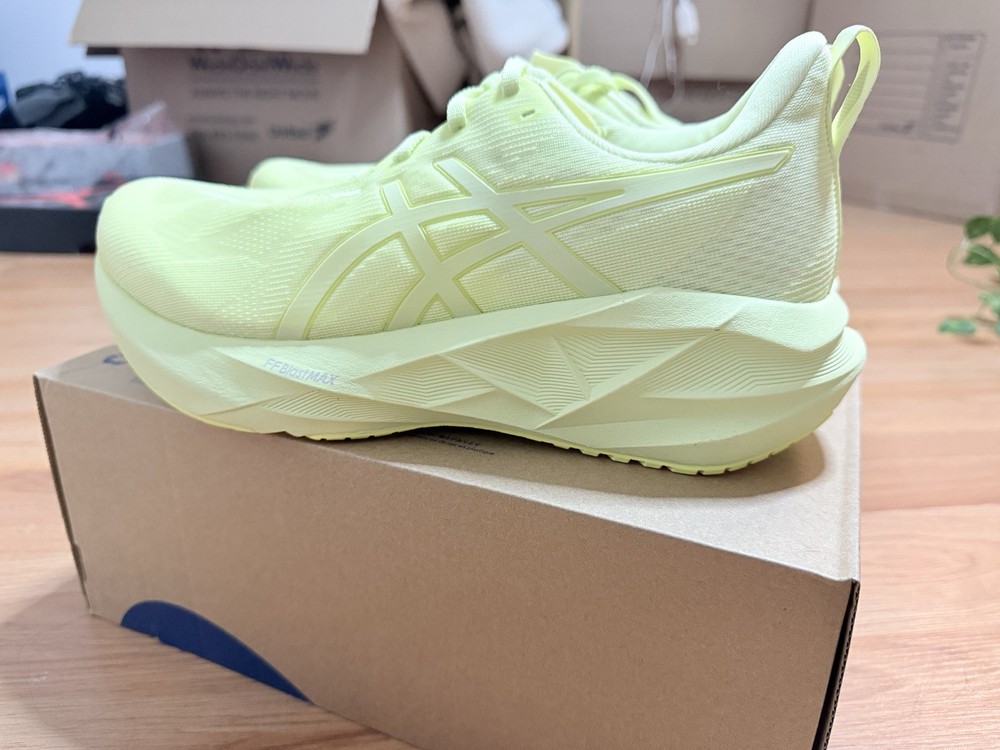 Asics Novablast 5 Lite Show Huddle Yellow 1011C032-750 Men's Size 8