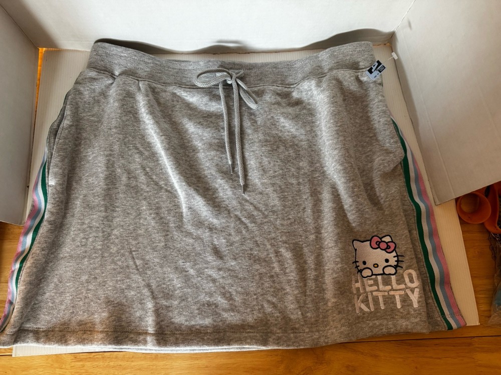 Hello Kitty XL Grey Fleece Tennis Skirt with Pockets & Tie String