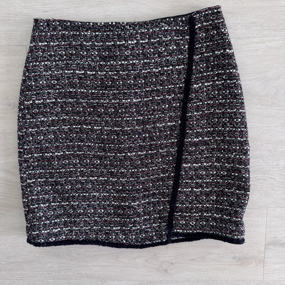 LOFT Women’s Tweed Pencil Skirt Size 4 Black Red White Fringe Trim Lined