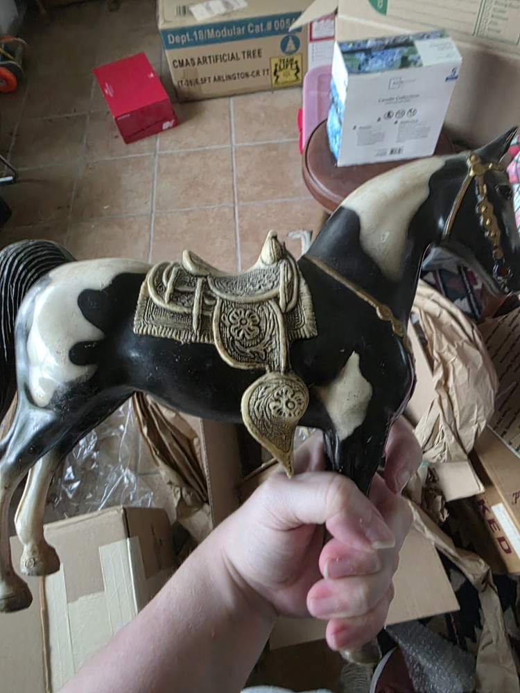 Vintage plastic toy horse with removable saddle 8