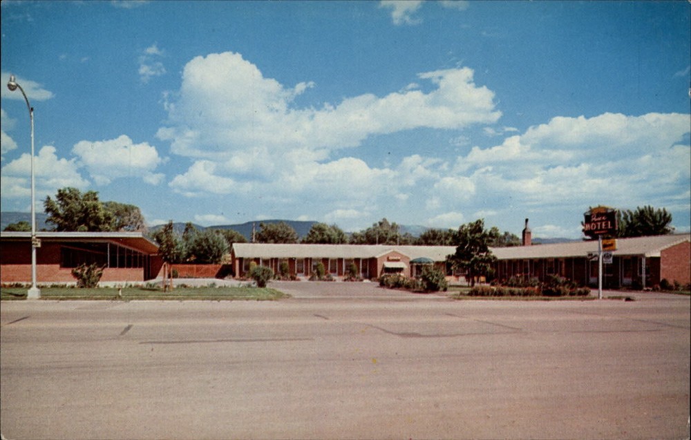 Paice Motel Beaver Utah umbrella ~ 1950-60s vintage postcard