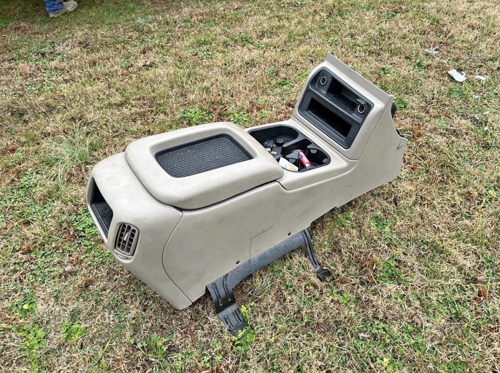 99-07 Chevy Silverado Tahoe Suburban GMC Sierra Yukon Center Console Tan