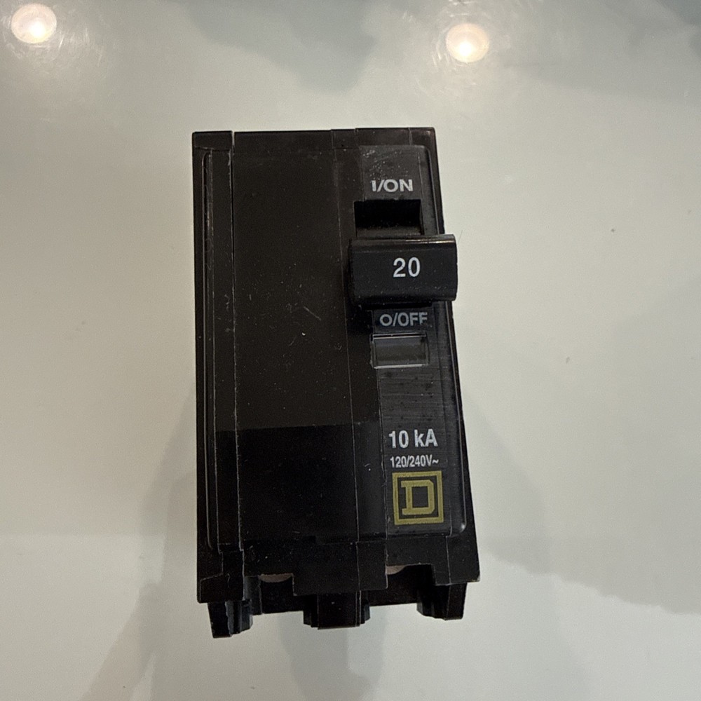 Square D QO220 2 Pole 20 Amp 120/240V AC Type QO Plug In Yellow Circuit Breaker