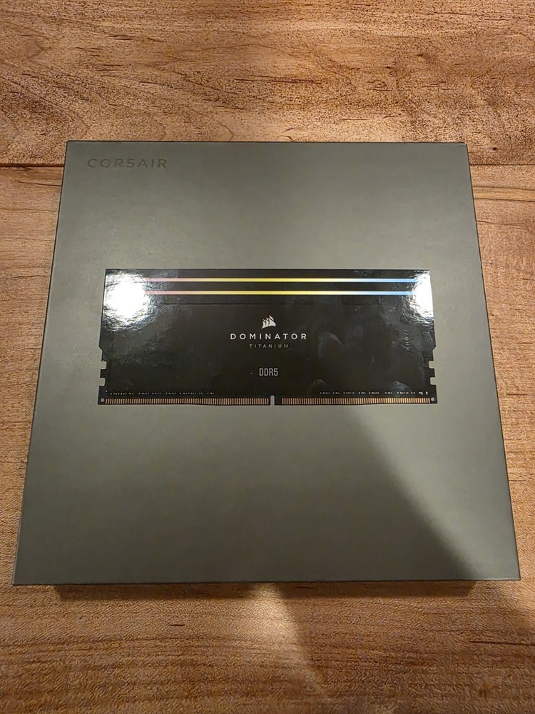 CORSAIR DOMINATOR TITANIUM RGB 48GB (2x24GB) DDR5 7000MT/s - BLACK