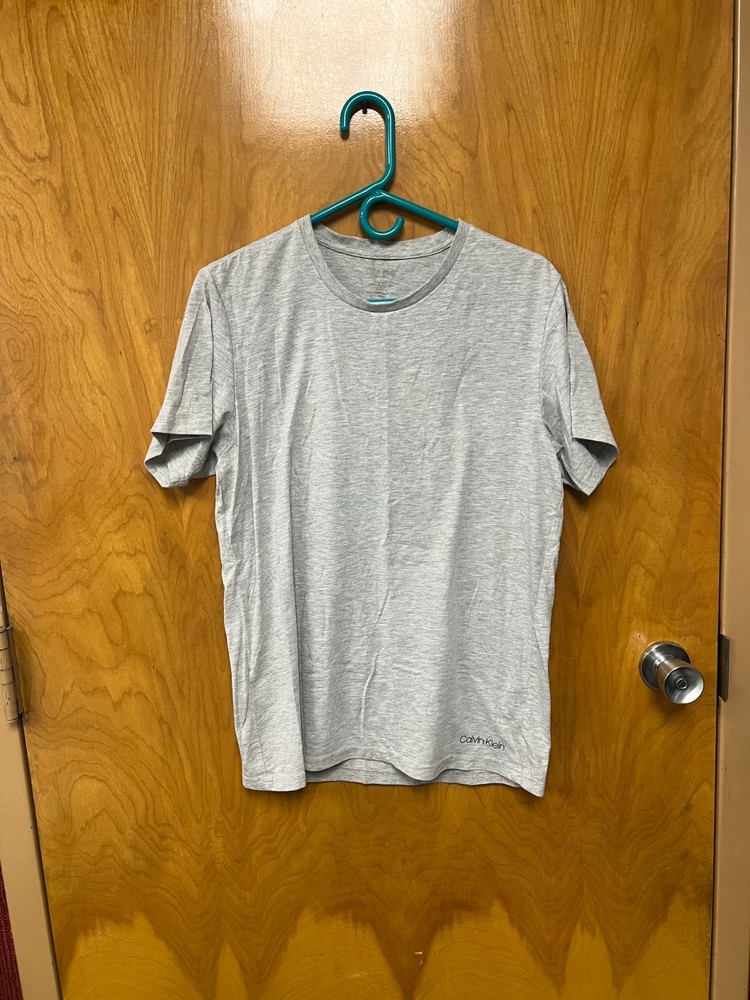 Calvin Klein - men's gray t-shirt - size medium