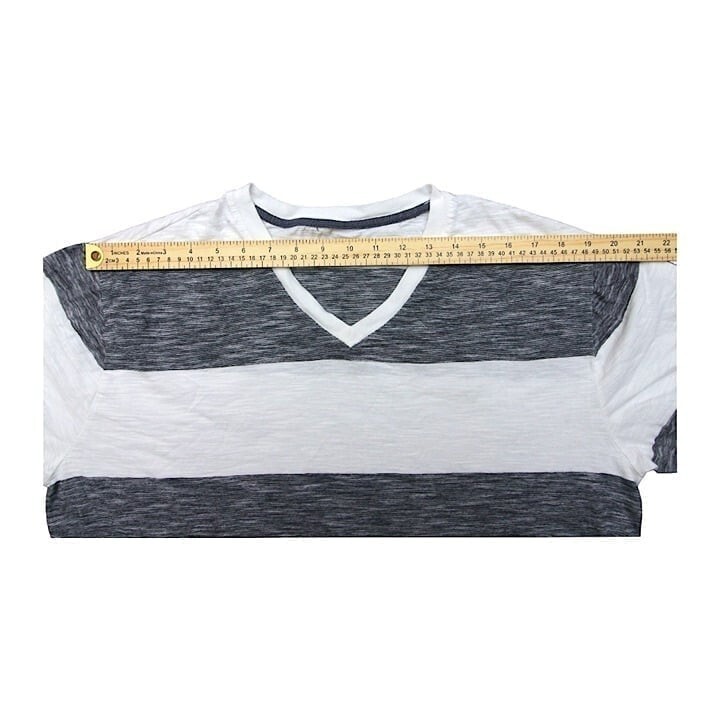 FREE SHIPPING Gap Men White Striped V-Neck T-shirt Size XL EXCELLENT CONDITION