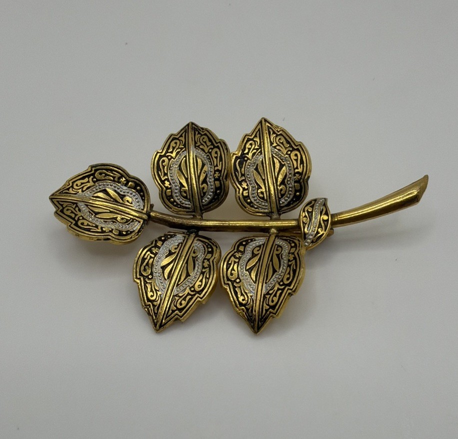 Beautiful Vintage Damascene Leaf  2.25” Pin Brooch Gold Tone Black & White