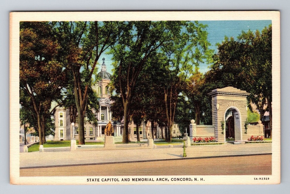 Concord NH-New Hampshire, State Capitol and Memorial Arch Vintage Postcard