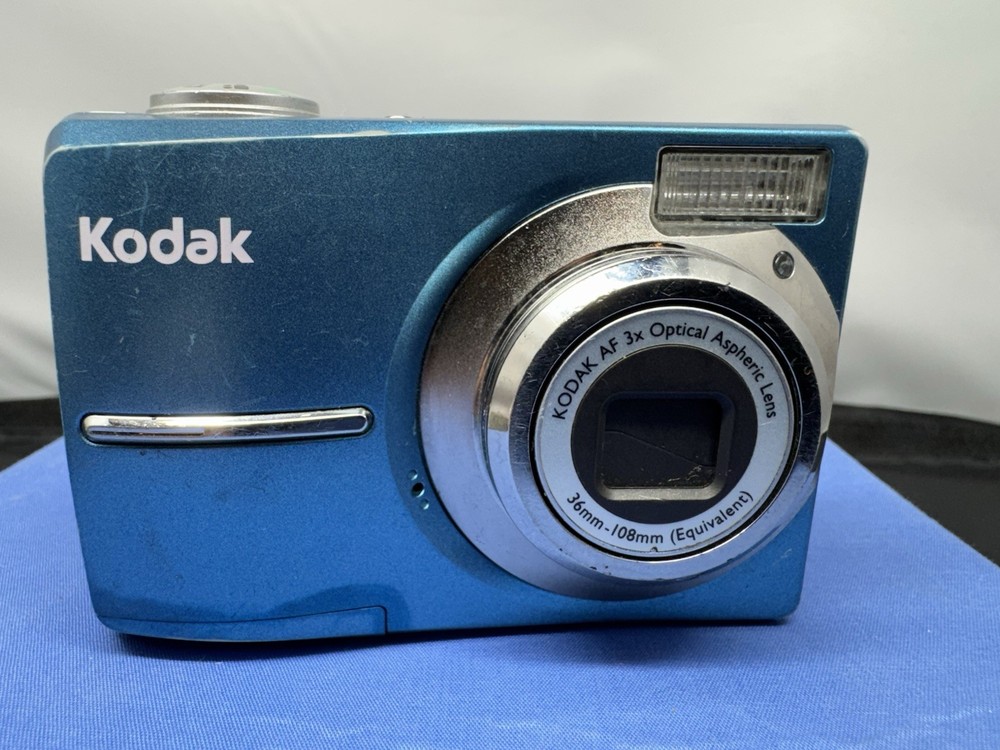 Kodak EasyShare C813 8.2MP Digital Camera Please READ Repair or parts ONLY