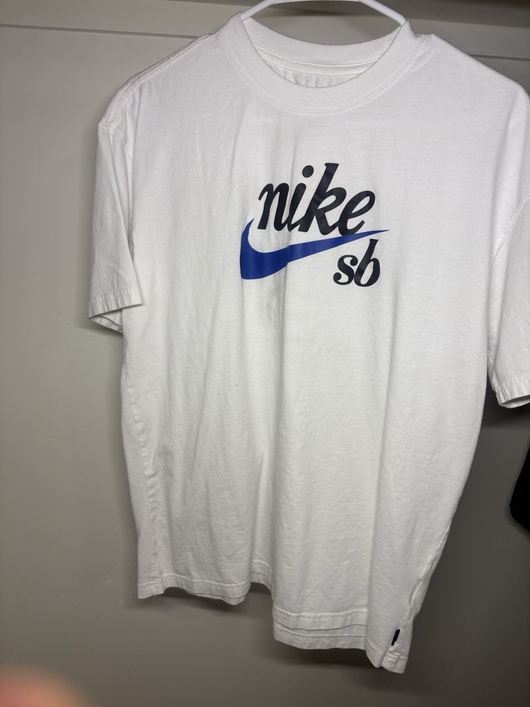 Nike SB The Nike Tee Men's Graphic Logo T-Shirt M Regular White Crew Neck