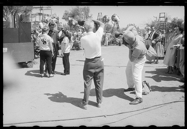 Photo:Elvis Presley 1956 Fairground Crowd Photographer Flash Visit
